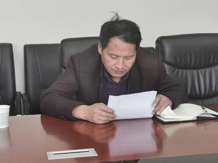 9de4af7677154bb492a5a718dcf803ce.jpg 4党员李新民同志发言.jpg