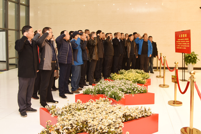 1851ee78598248aea0afe84fae17124c.jpg 4重温入党誓词.jpg