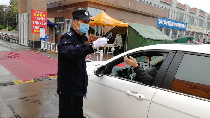 49a9f984acb245c282f1e6ec39068a9e.jpg 1查验证件.jpg