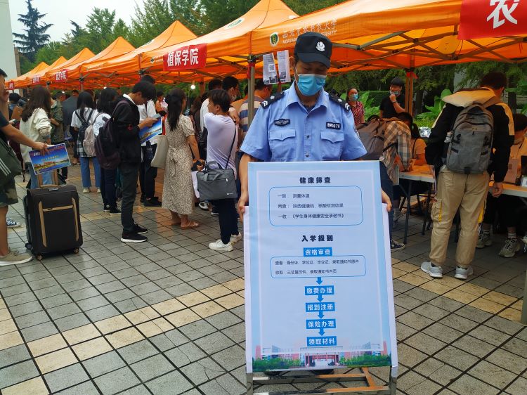 安放温馨提示牌.jpg