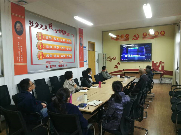 7d0ba8e79d1844649143a39f9d445f17.jpg 信息学院师生观看警示教育节目.jpg