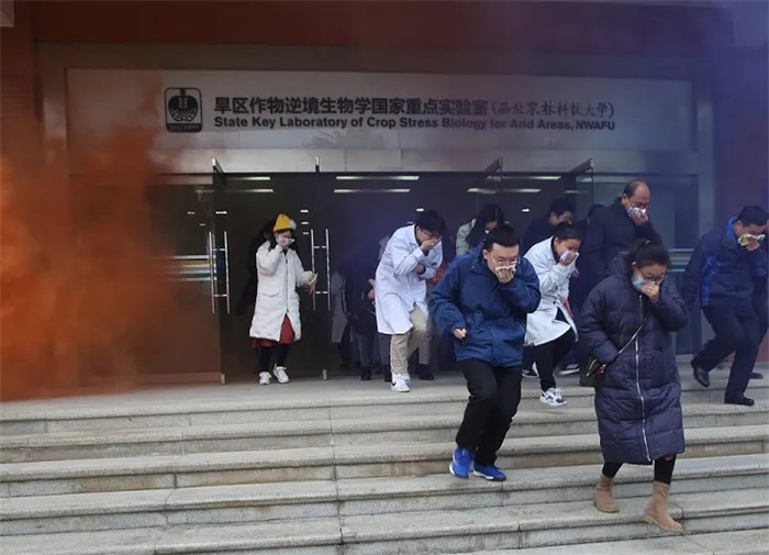 29f3d8d022ee47259846bb147b0592ff.jpg 12疏散演练.jpg