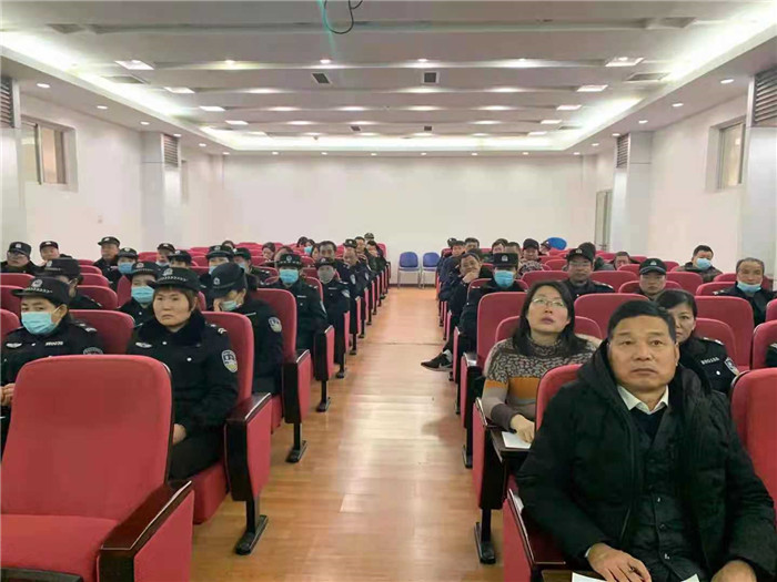a937b9de8fc74f70a68ffc3134bc9568.jpg 参训人员认真学习.jpg