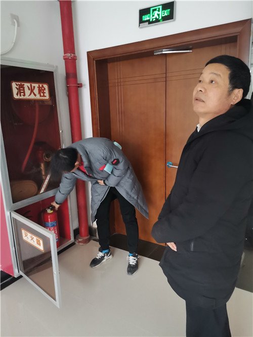 检查灭火器和消火栓是否完好有效 (3).jpg