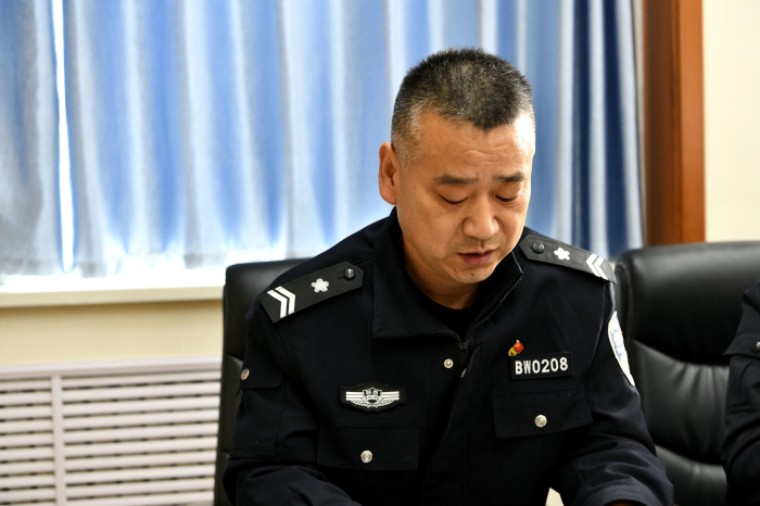 8fc6e67aa4bf4652b356b1ee2364954f.jpg 5执勤人员白创建表决心.jpg