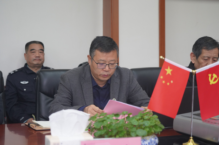e2f338f65eb4423984d0dcf9768223f7.jpg 5华小峰发言.jpg