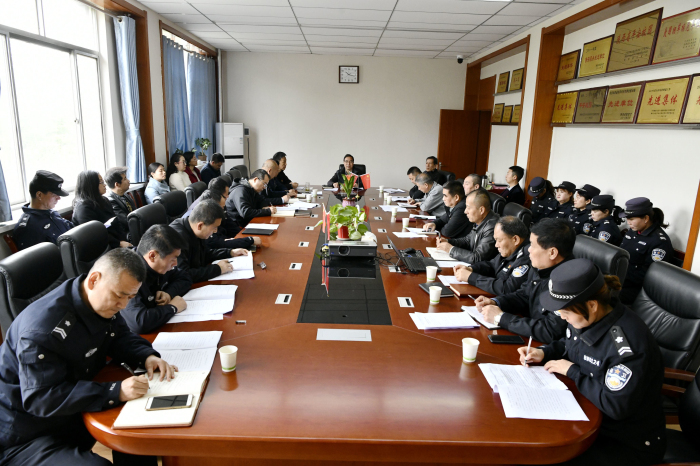 ee48b8e43de34f2da70359289d711fee.jpg 7会议现场.jpg
