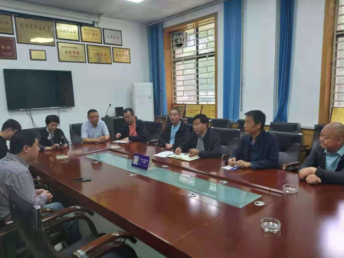 10bf7e3515a748dda1ef5c31a0d7b174.jpg 与长安大学保卫处座谈.jpg