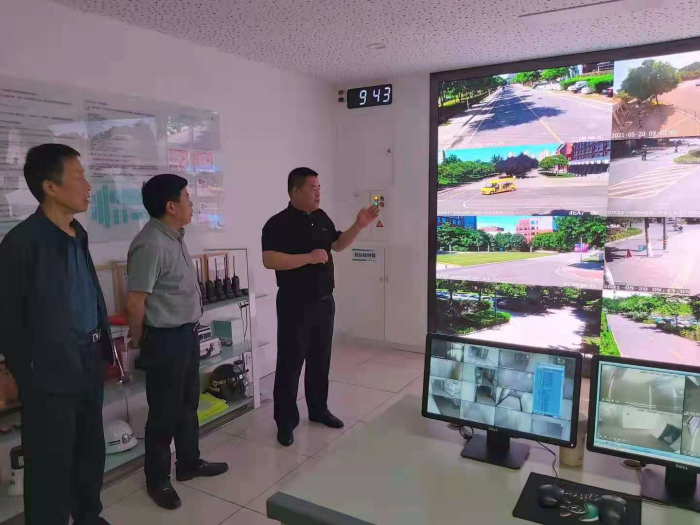 eb8d49c488ba4869938066c398ce8ad7.jpg 参观欧亚学院安全指挥中心.jpg