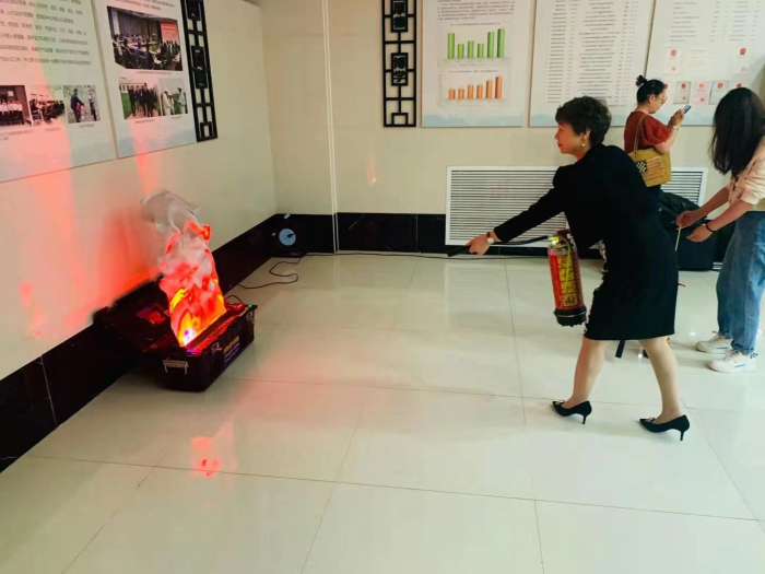 b9b55ac2f67a49699aac98d7770ee69c.jpg 学院领导带头演练.jpg
