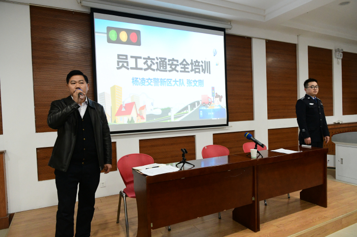 5示范区交警支队张文刚警官授课.jpg