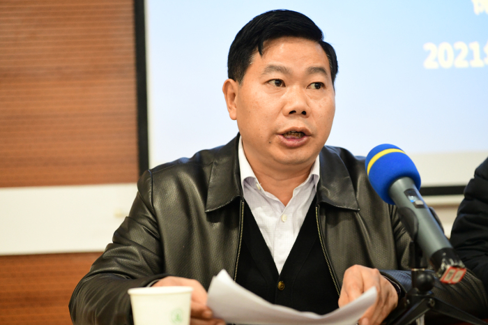 4毛友林副处长主持会议.jpg