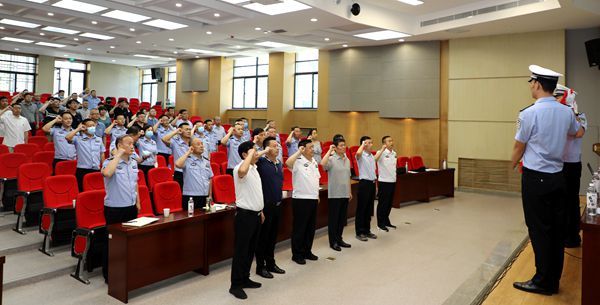 815a21a53b1d499f985e9c96ec4f53d5.jpg 入党宣誓.jpg